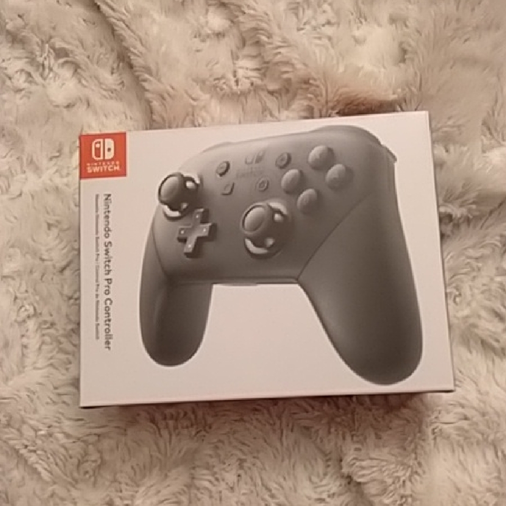 Nintendo Switch Pro Controller - Black: NIB